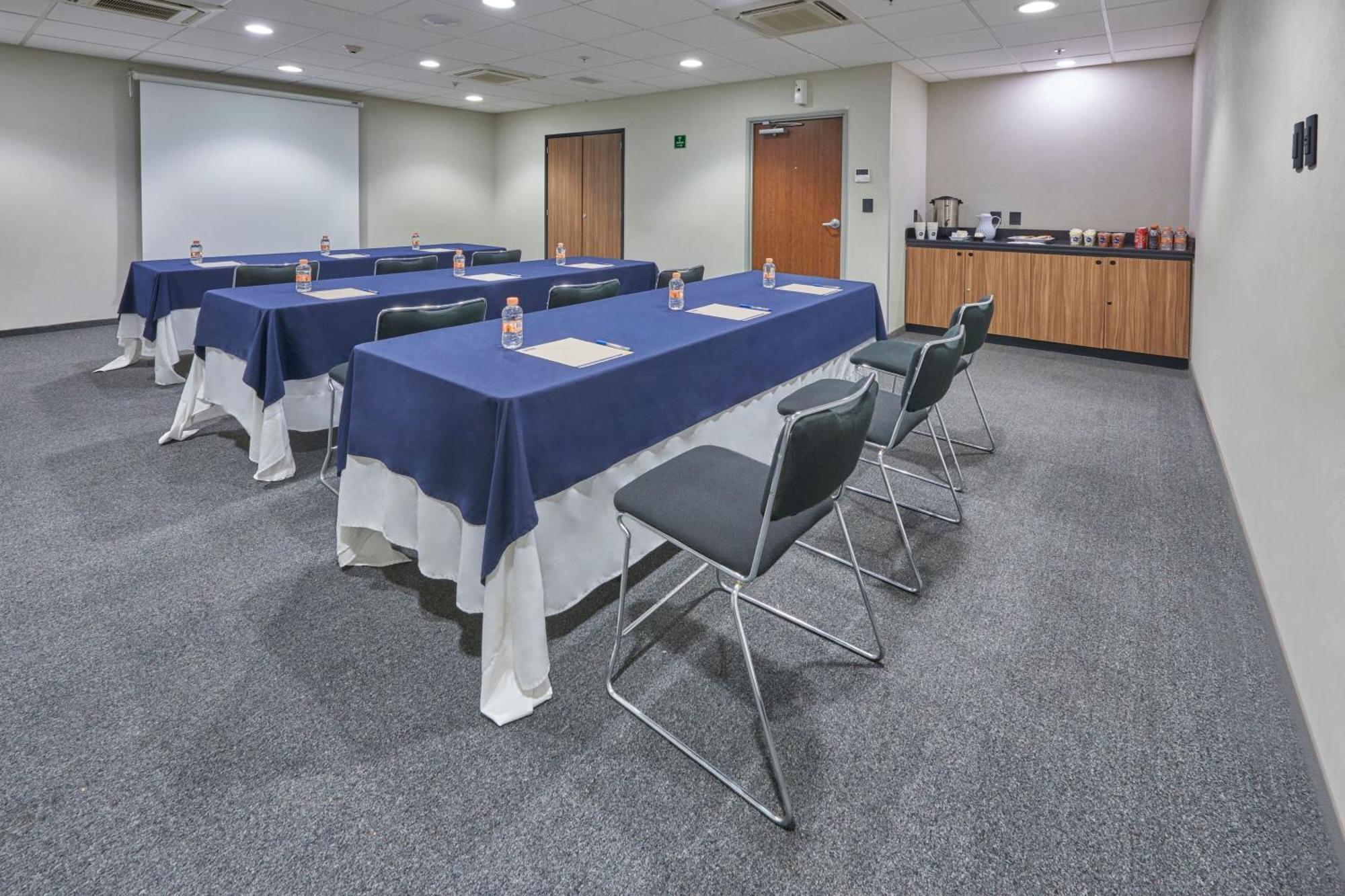 Hotel Express By Marriott Tehuacan